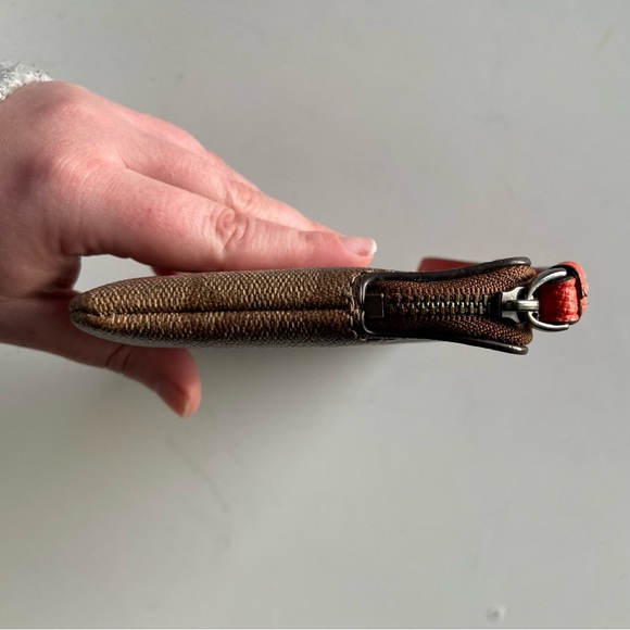 Coach wristlet Logo printed with Heart - Picture 7 of 9